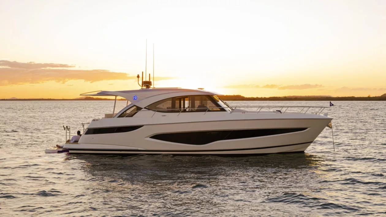 Riviera 4300 Sports Express Where Luxury Meets Adventure 09