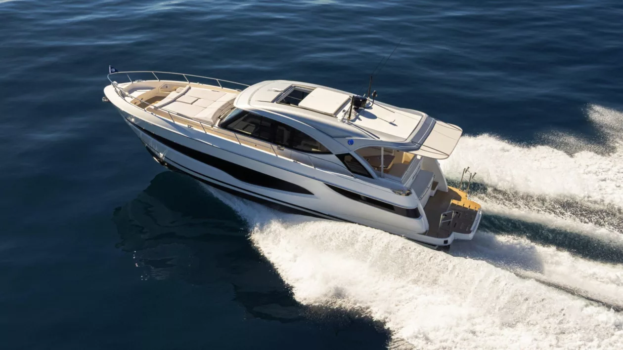 Riviera 4300 Sports Express Where Luxury Meets Adventure 01