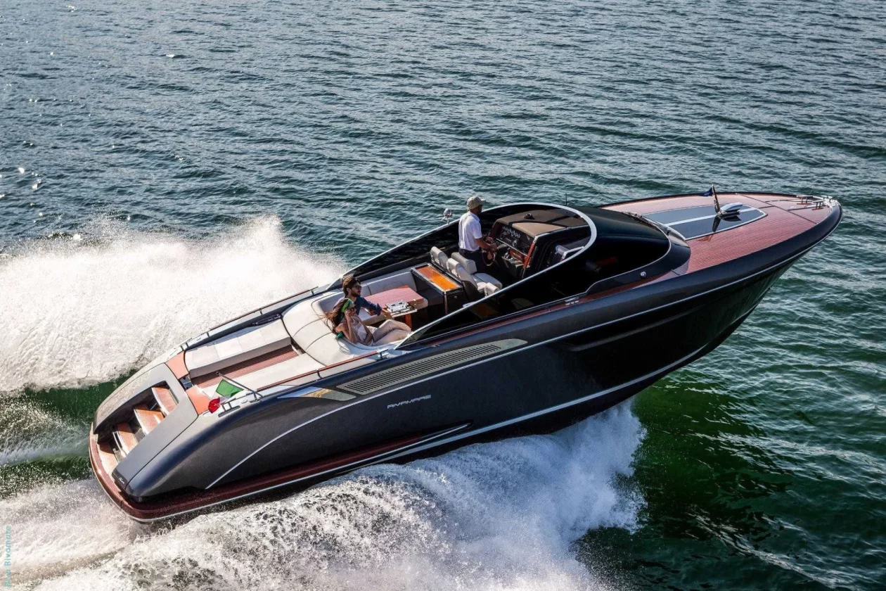 Timeless Elegance on the Water 02