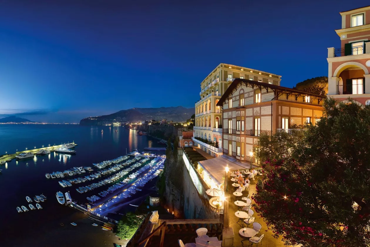 Grand Hotel Excelsior Vittoria Sorrentos Cliffside Icon of Elegance 09