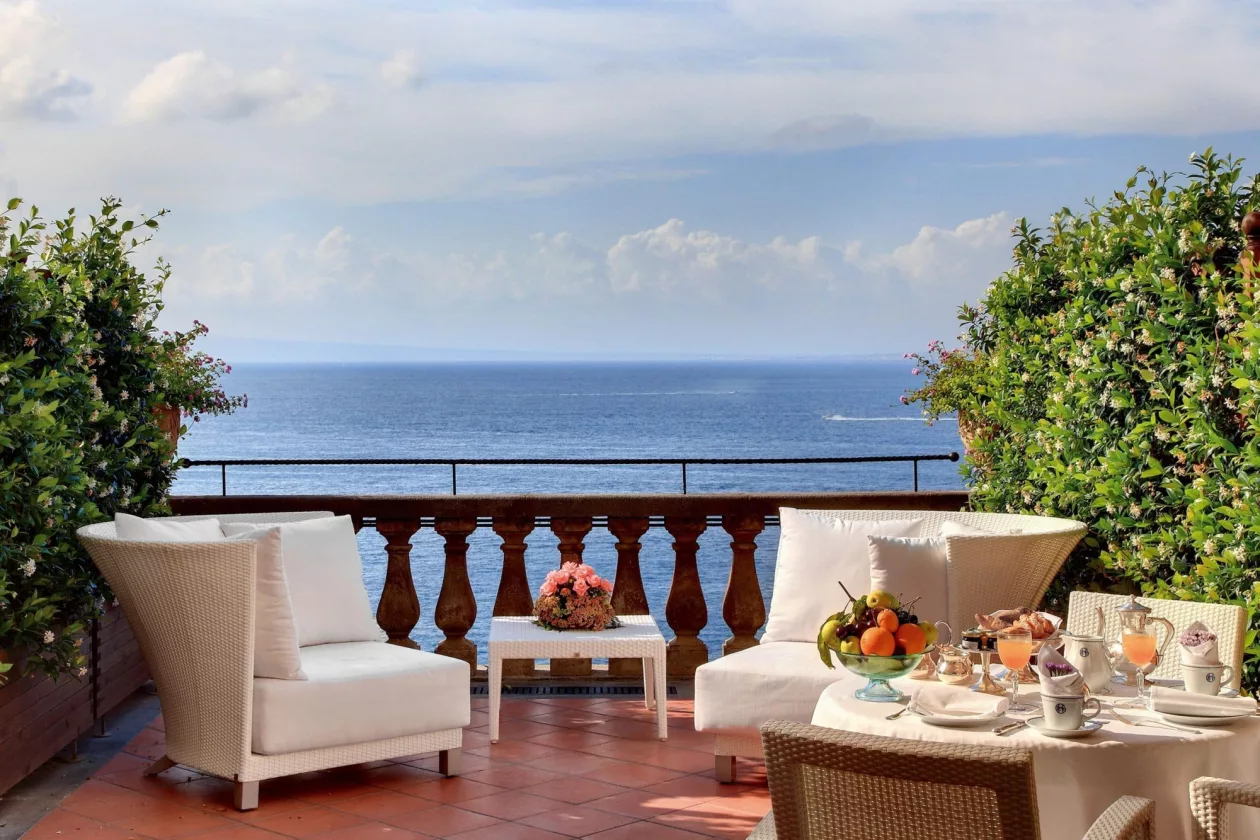 Grand Hotel Excelsior Vittoria Sorrentos Cliffside Icon of Elegance 07