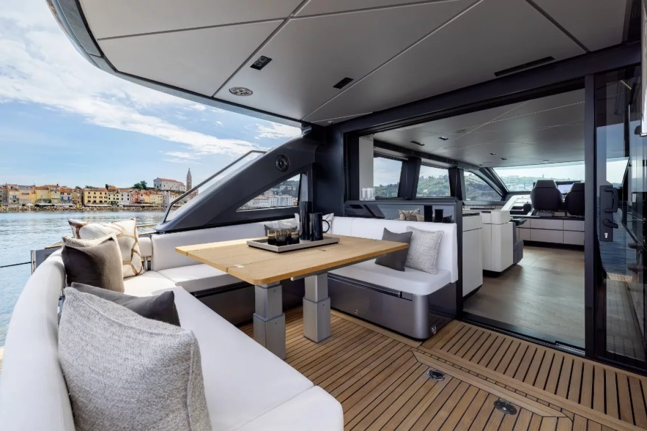 Pershing GTX70 Power Elegance and Open Air Freedom 06