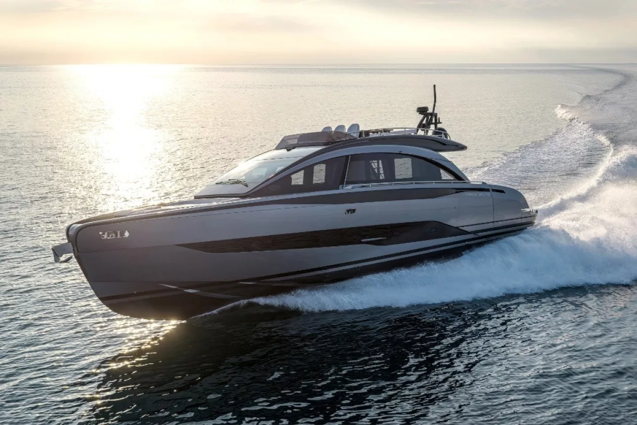 Pershing GTX70 Power Elegance and Open Air Freedom 09