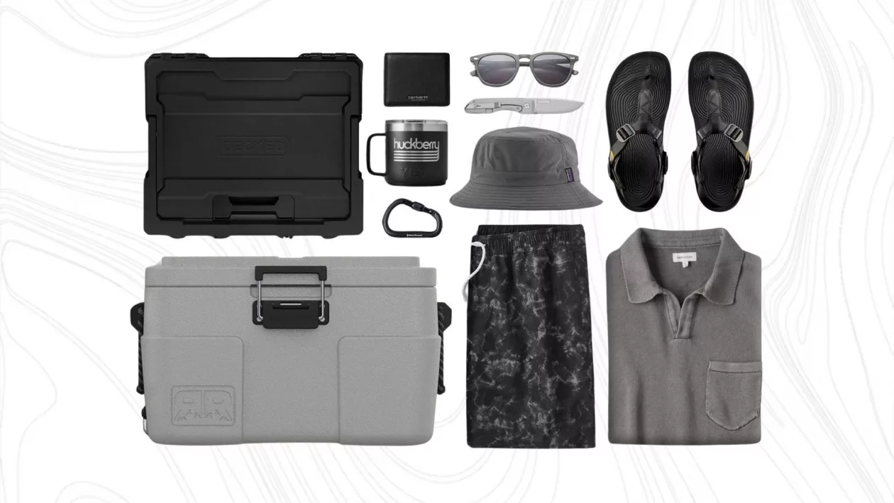 Black Grey Essentials A Coastal Day