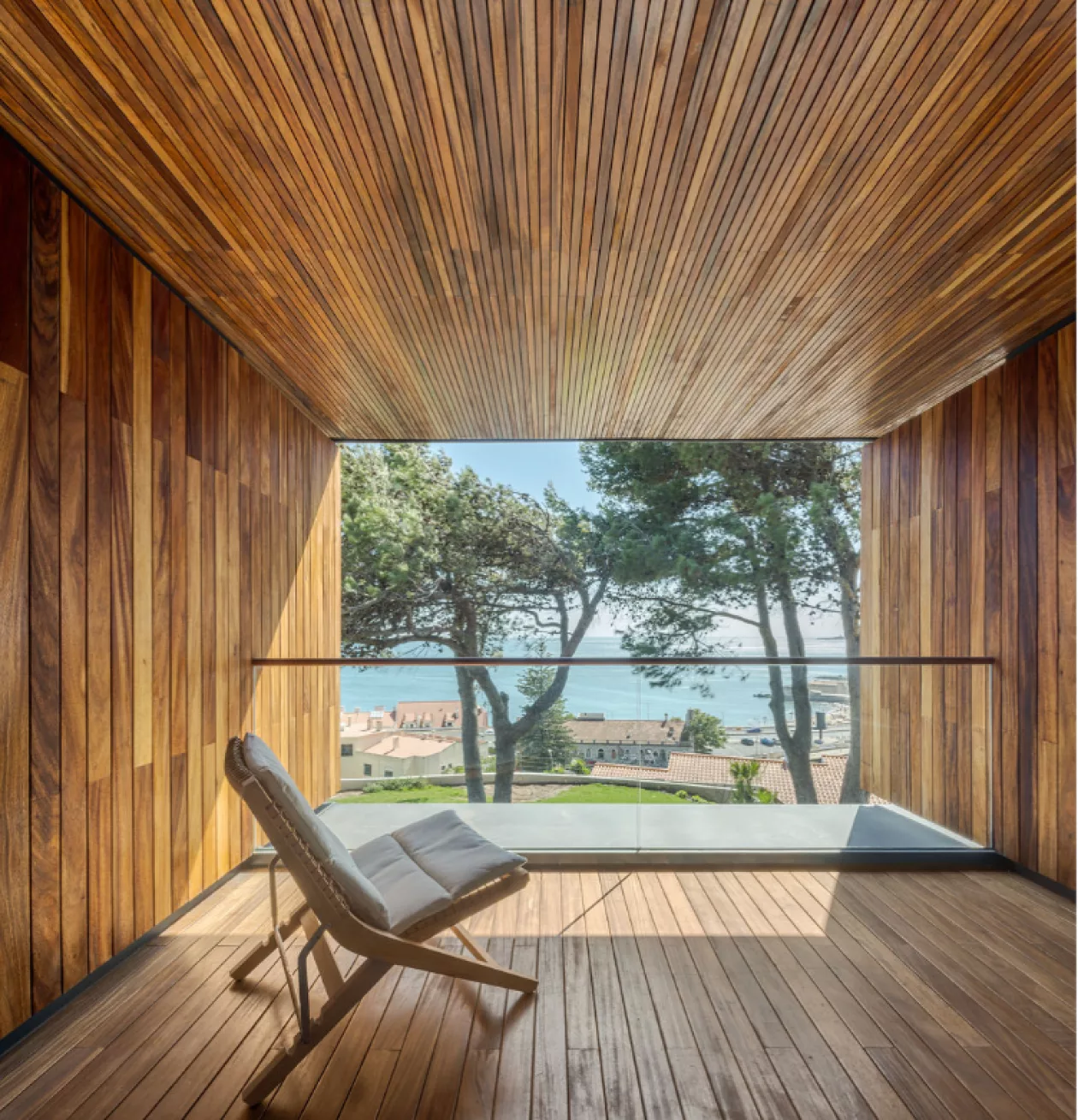 Casa Tejo Modern Living on the Water 01