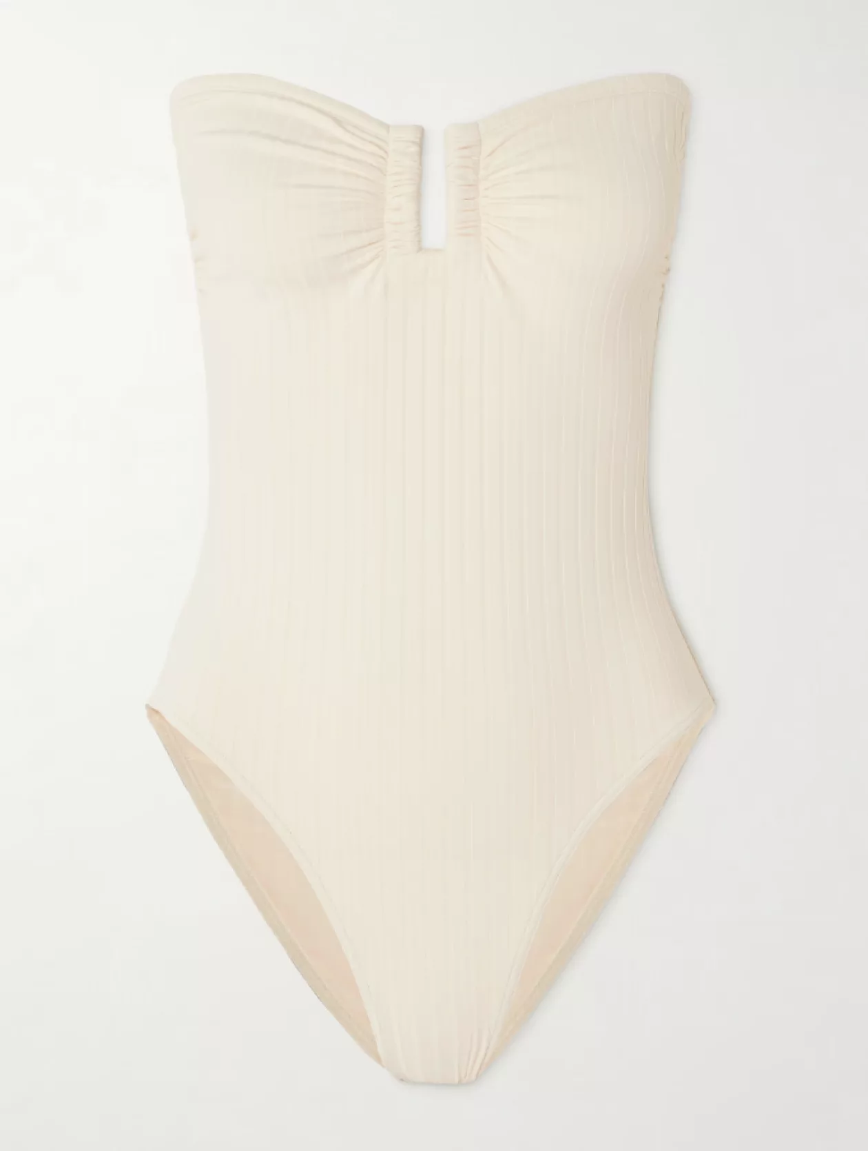 Seaside Minimalism A Coastal Capsule of Stripes Neutrals 03