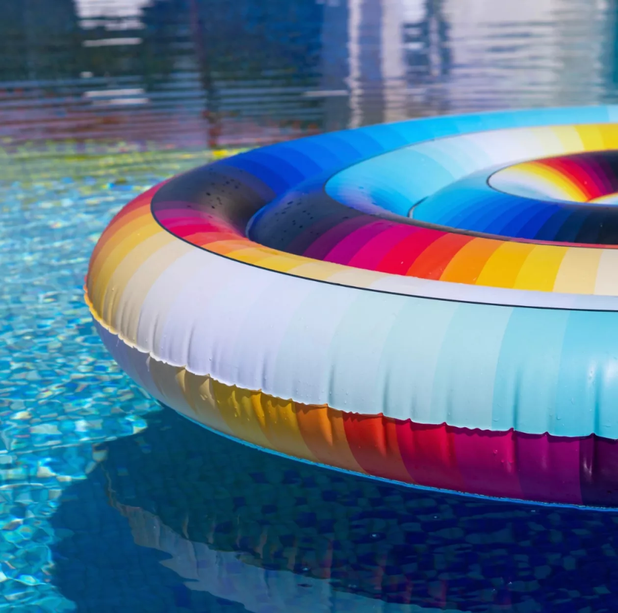 Art on the Water Felipe Pantones CDM30 Inflatable Pool Lounger 02