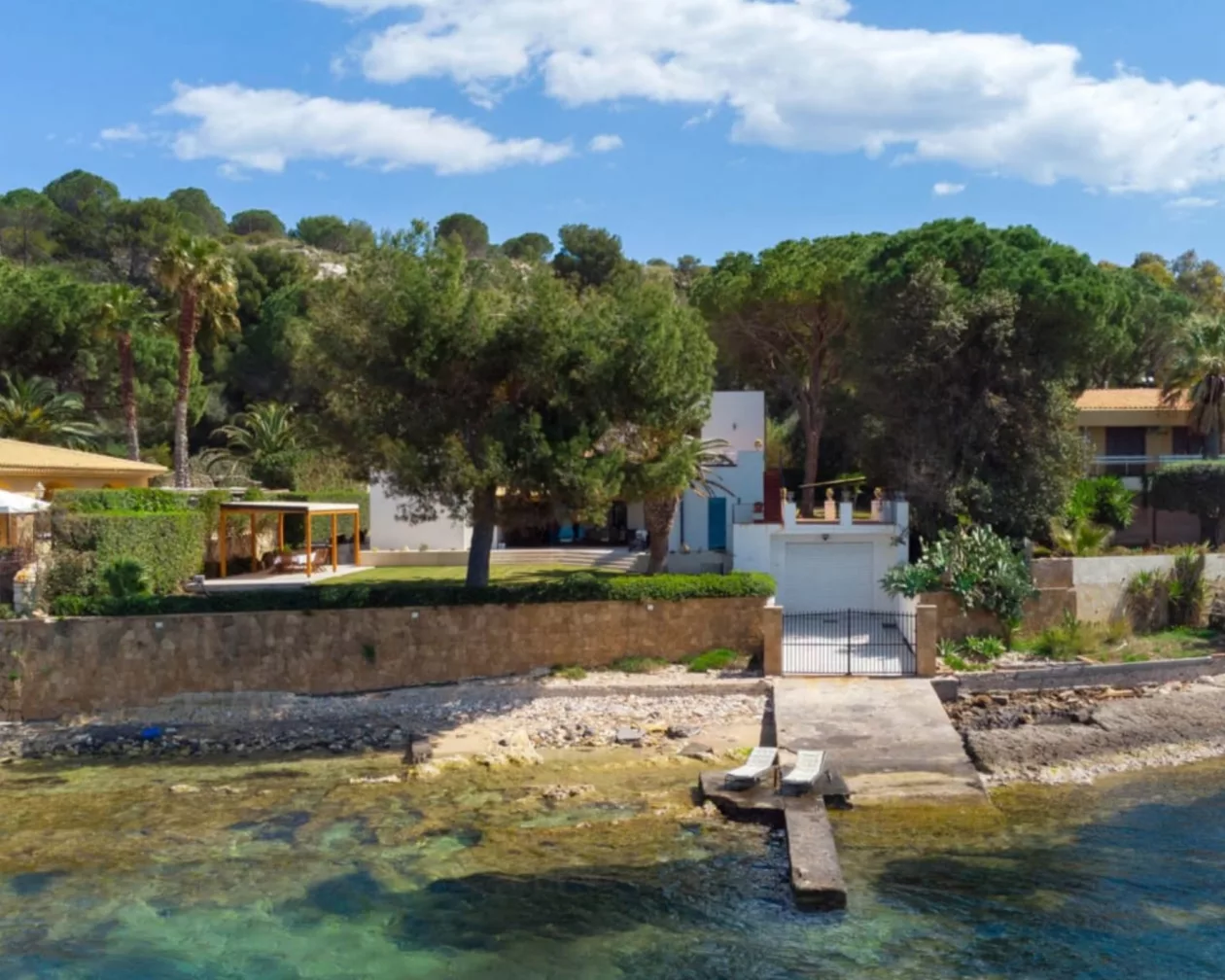 Celeste A Seafront Villa in Brucoli Sicily 01