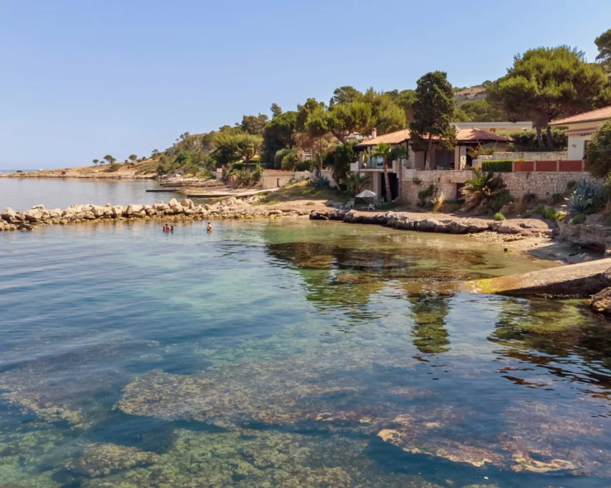 Ammare Seafront Villa in Brucoli Sicily 01