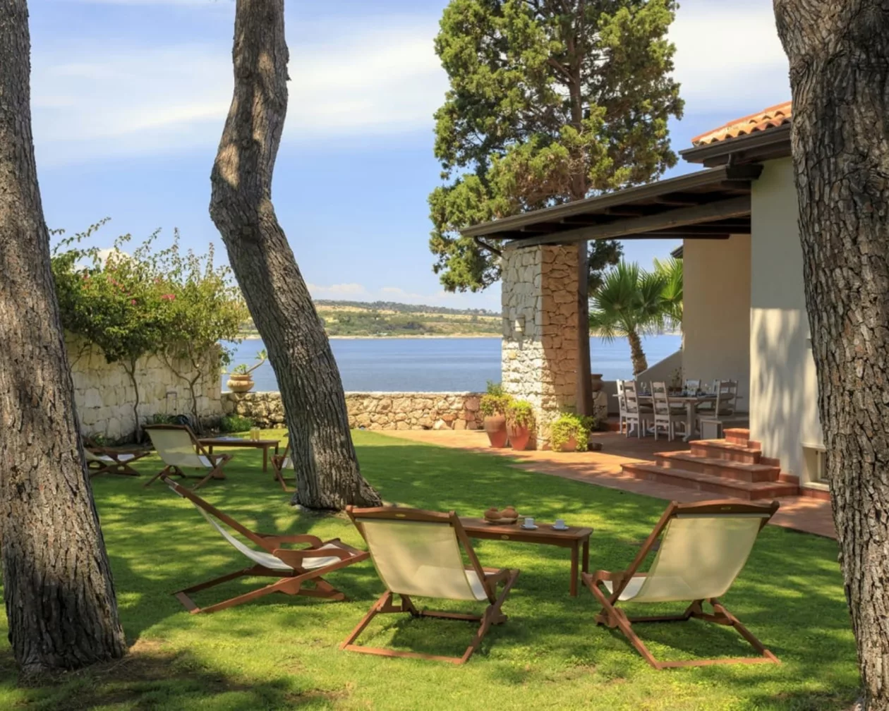 Ammare Seafront Villa in Brucoli Sicily 03