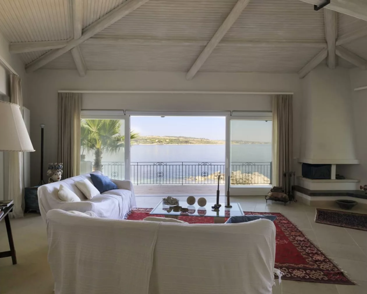 Ammare Seafront Villa in Brucoli Sicily 05