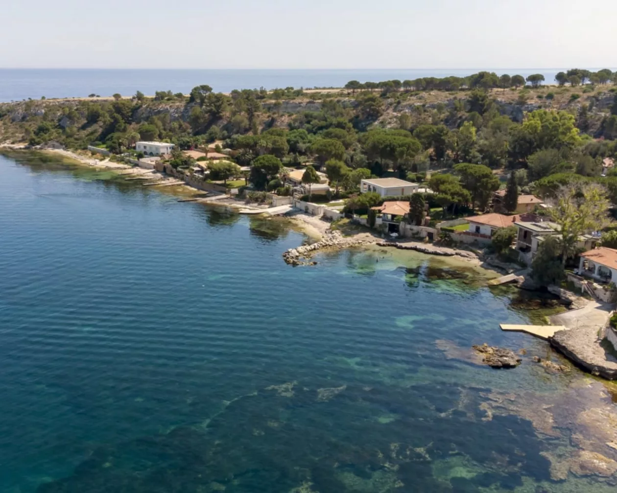 Ammare Seafront Villa in Brucoli Sicily 07