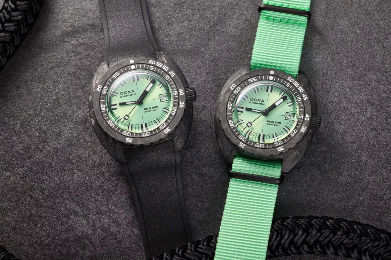 Doxa SUB 300 Carbon Seafoam 01