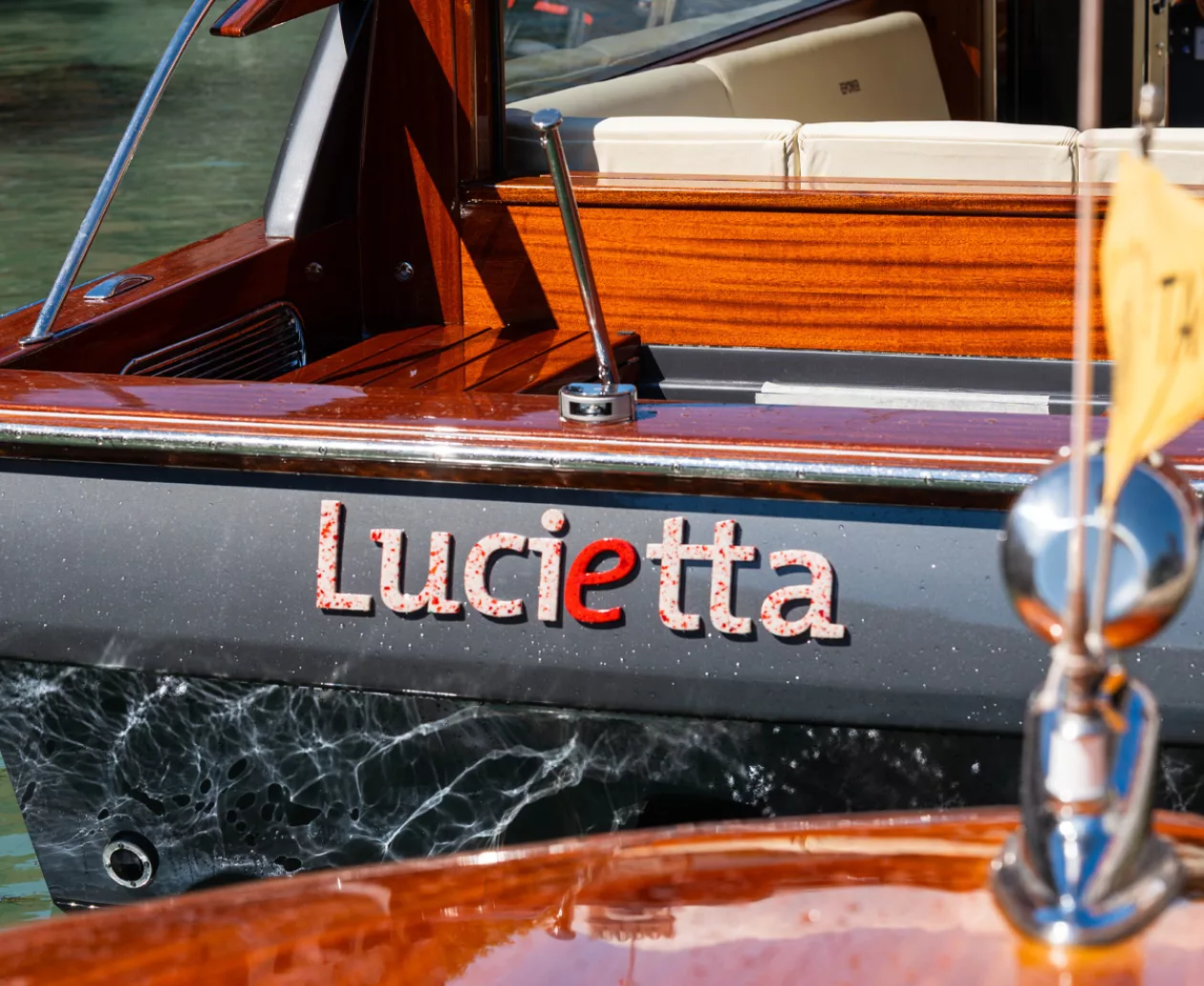 Lucietta Silent Elegance on Water 02