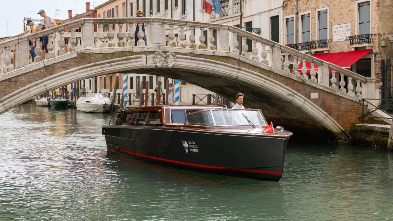 Lucietta Silent Elegance on Water 05