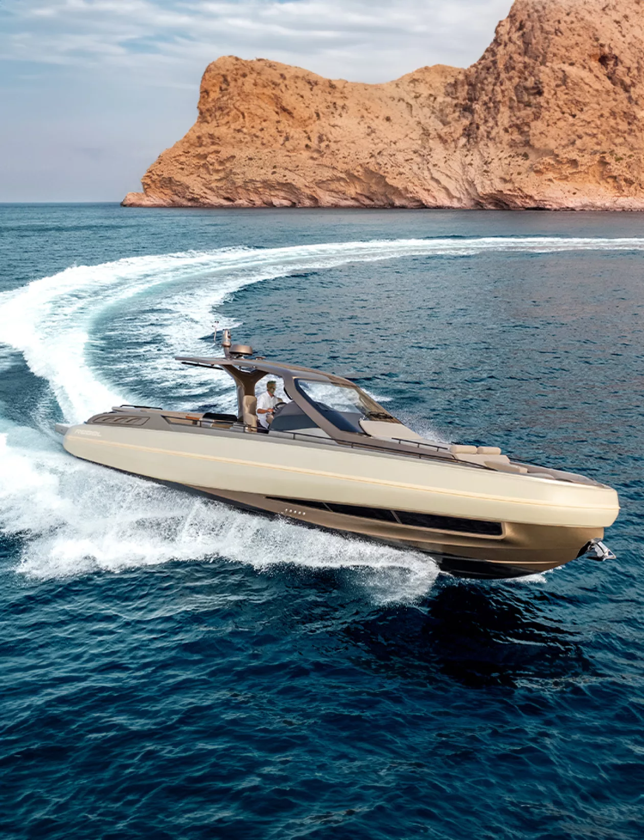 Sacs Rebel 47 Freedom and Power at Sea 02