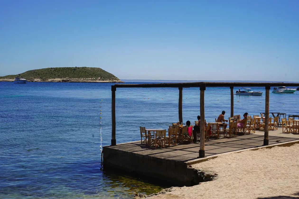 El Chaval Mallorca A Modern Seaside Dining Escape 01