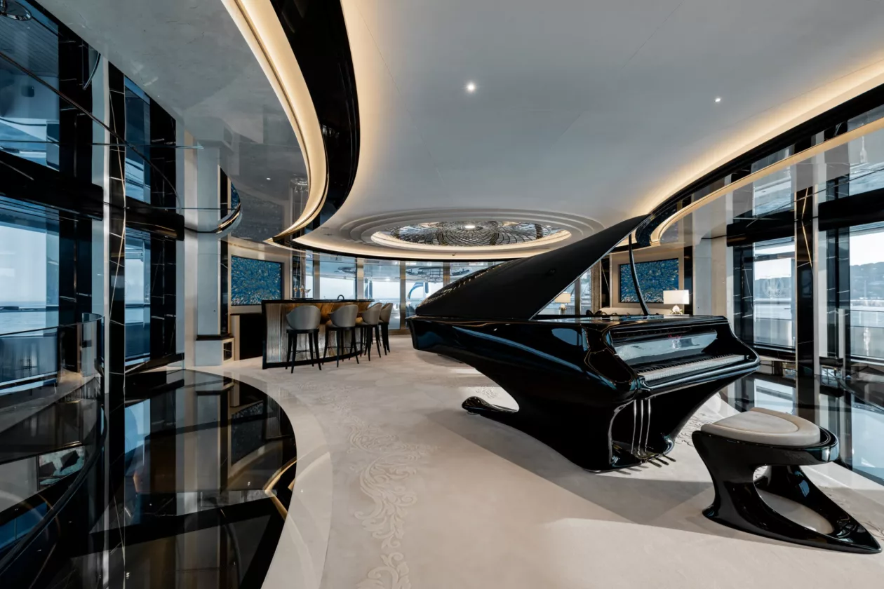 Who owns yacht kismet 4
