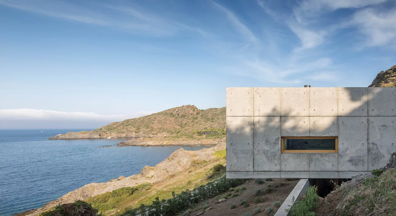 Concrete House Modern Minimalism on Spains Coast 01