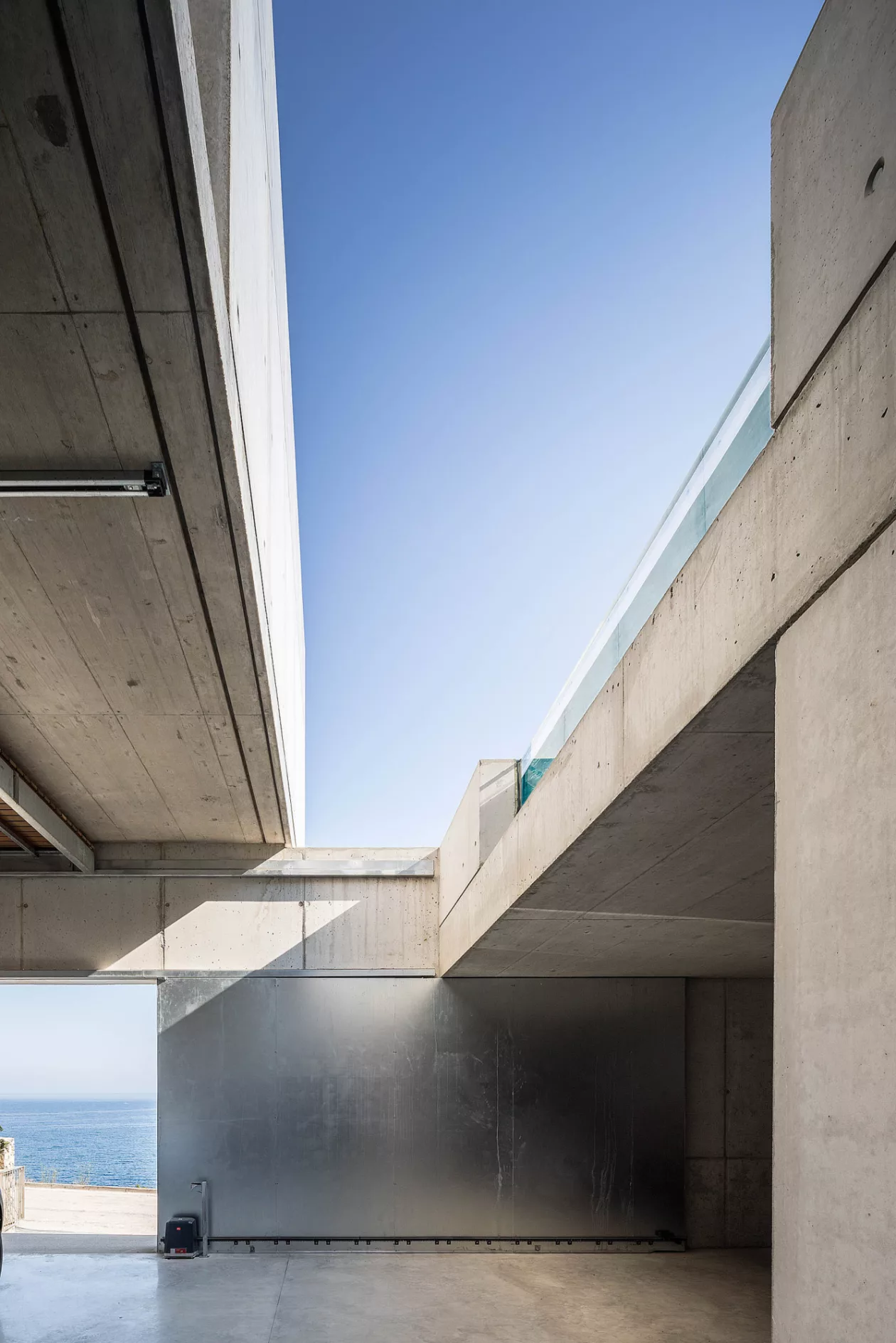 Concrete House Modern Minimalism on Spains Coast 04