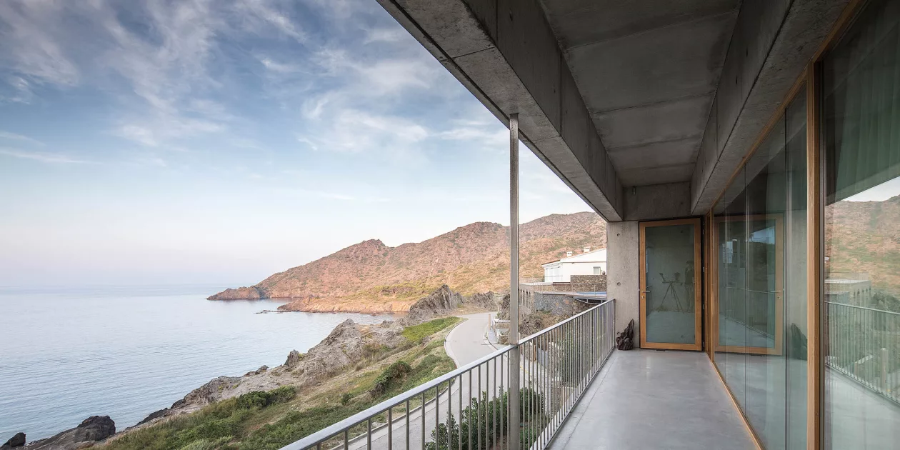 Concrete House Modern Minimalism on Spains Coast 09