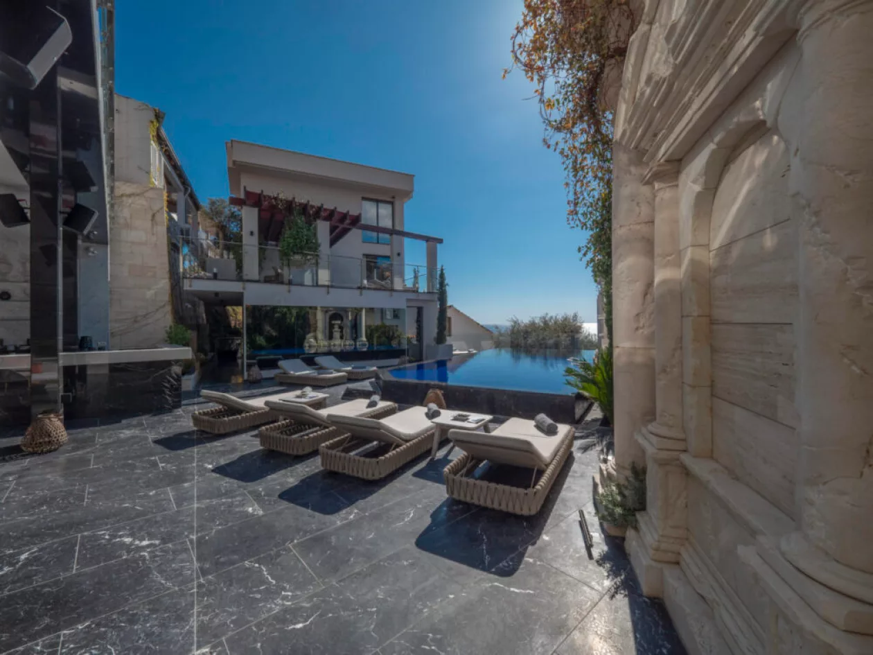 Villa Geba MICHELIN Key Boutique Hotel with Sveti Stefan Views 01