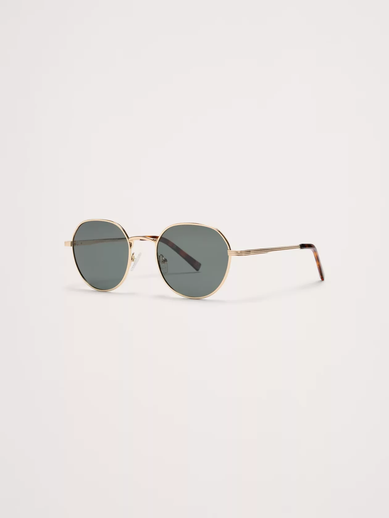 Banana Republic Resort Essentials 02