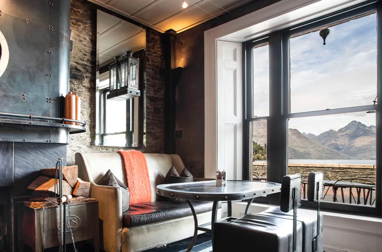 06 EICHARDT S PENTHOUSE QUEENSTOWN S PREMIER LAKESIDE SANCTUARY