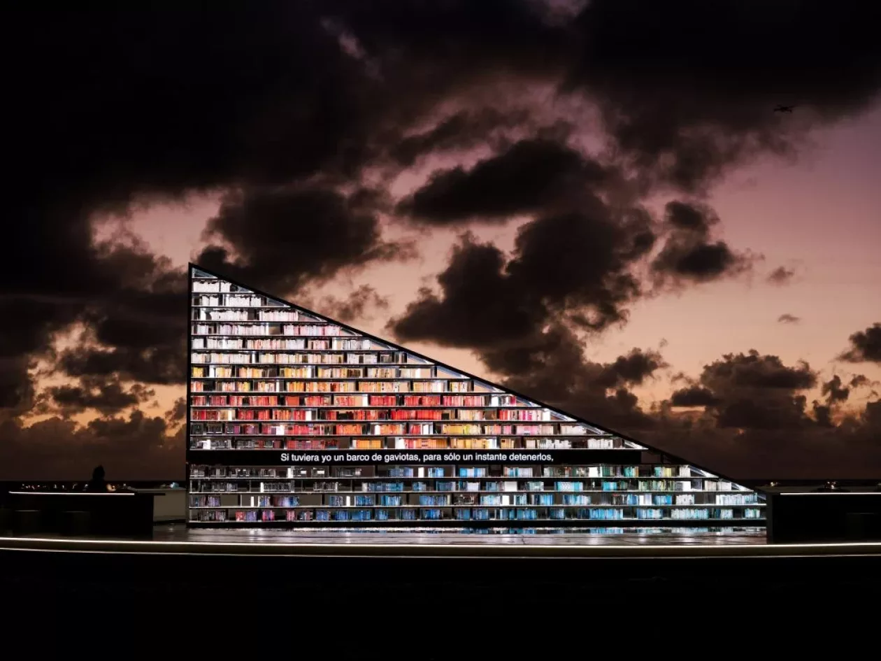 02 THE LIBRARY OF US ES DEVLIN S MONUMENTAL MIAMI BEACH INSTALLATION