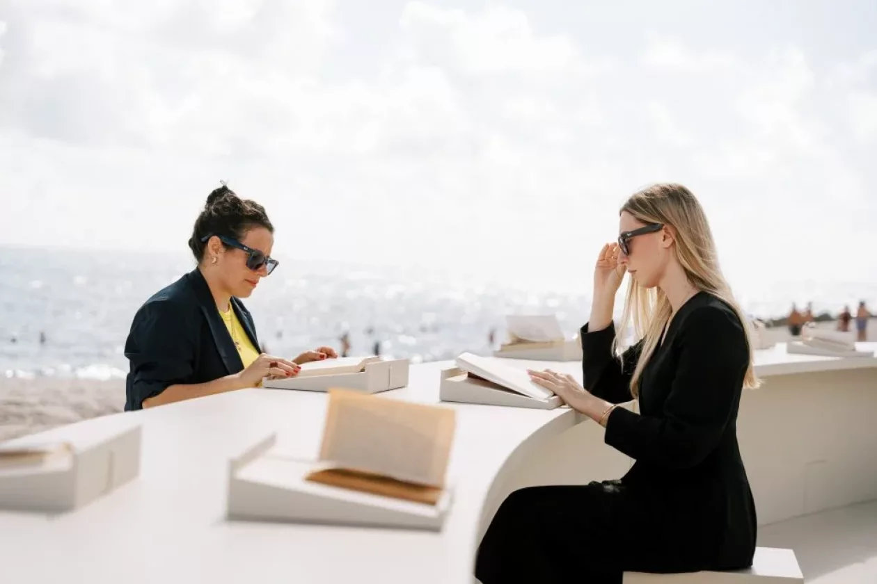 04 THE LIBRARY OF US ES DEVLIN S MONUMENTAL MIAMI BEACH INSTALLATION