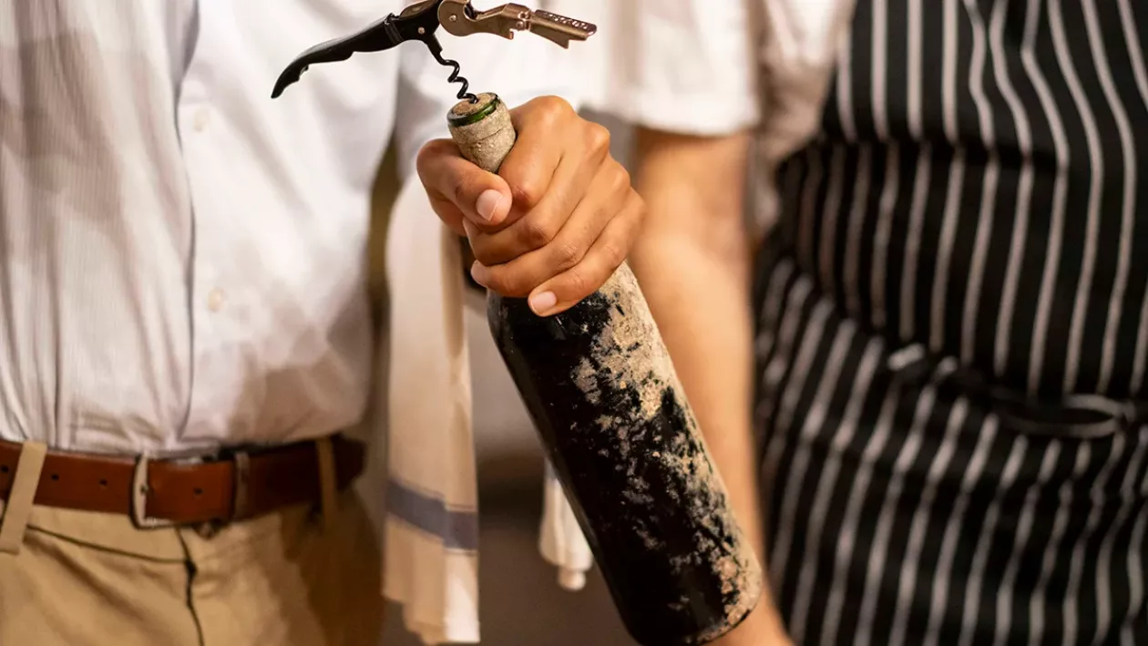 04 ROSEWOOD LITTLE DIX BAY THE WORLD S FIRST UNDERWATER WINE CELLAR