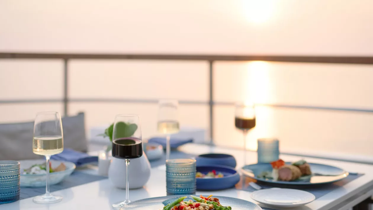 01 MICHELIN CALIBER CULINARY VOYAGES WITH THE RITZ CARLTON YACHT COLLECTION