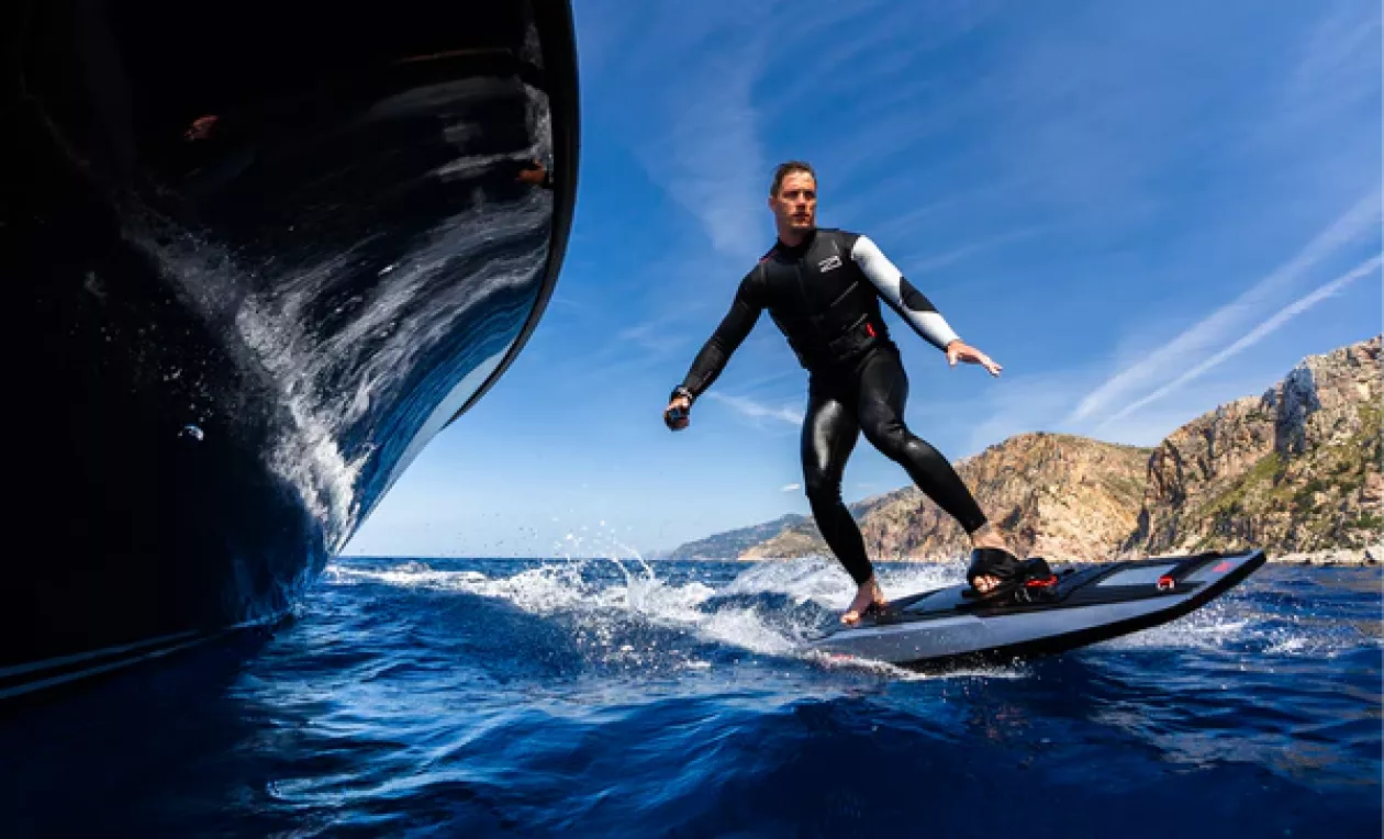 01 AWAKE ELECTRIC SURFBOARDS