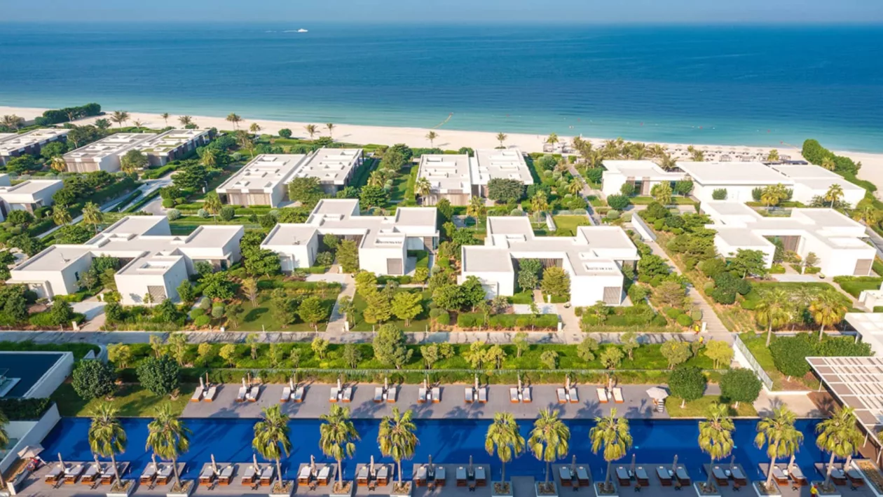 3 THE OBEROI BEACH RESORT