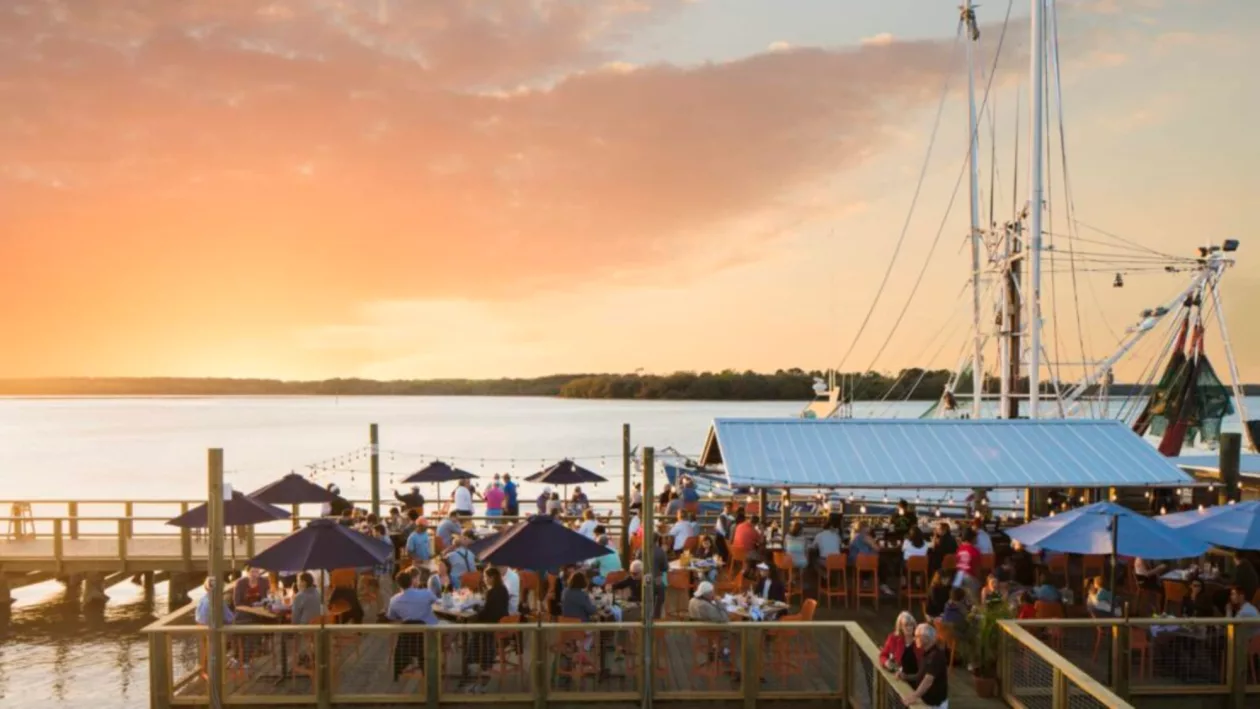 5 HUDSON S ON THE DOCKS