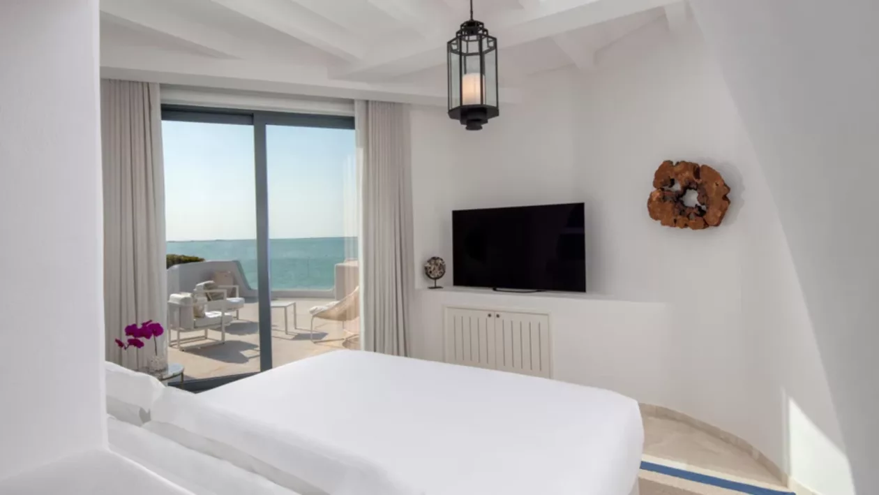 7 ANANTARA SANTORINI ABU DHABI