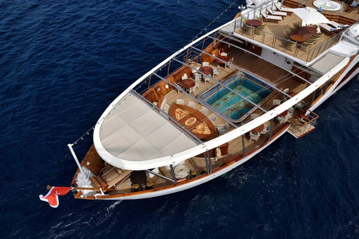 Christina yacht04