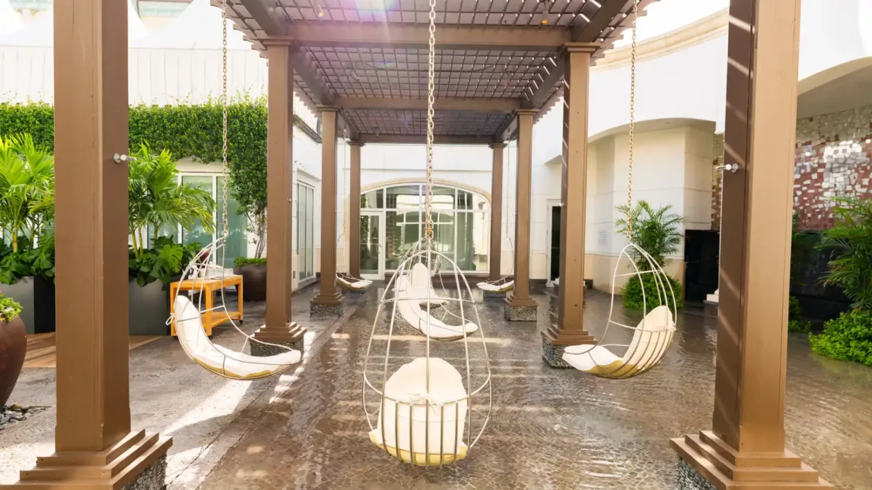 4 Eau Palm Beach Resort Spa