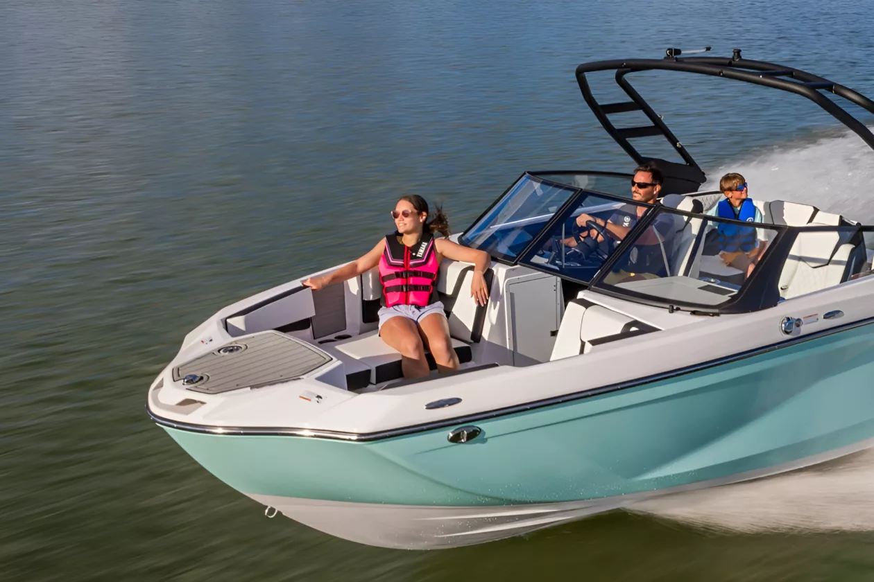 1 YAMAHA 222 S BOAT