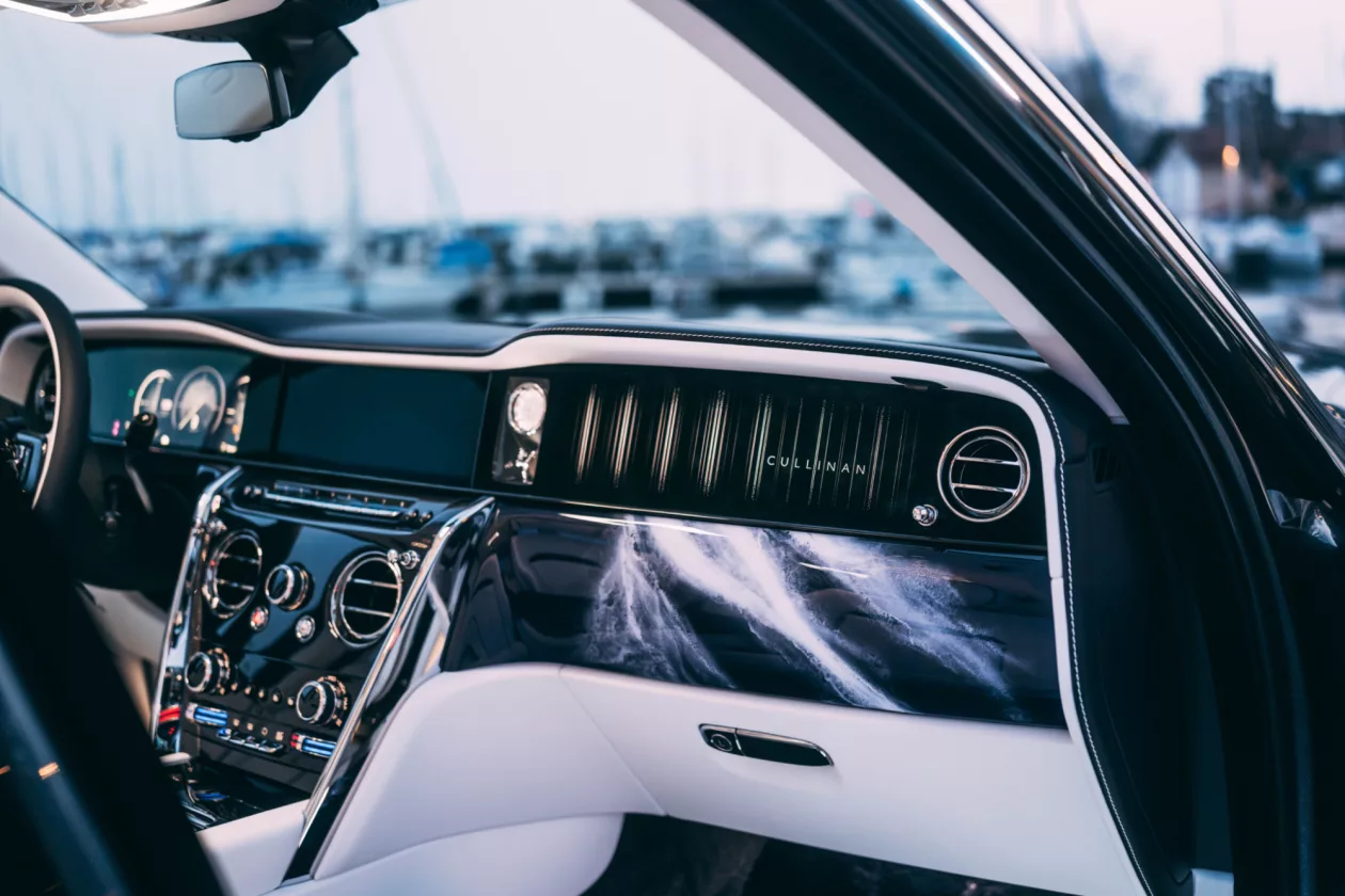 4 Rolls Royce Cullinan Yachting
