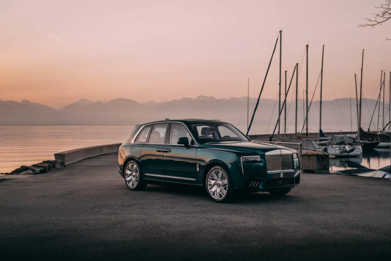 7 Rolls Royce Cullinan Yachting