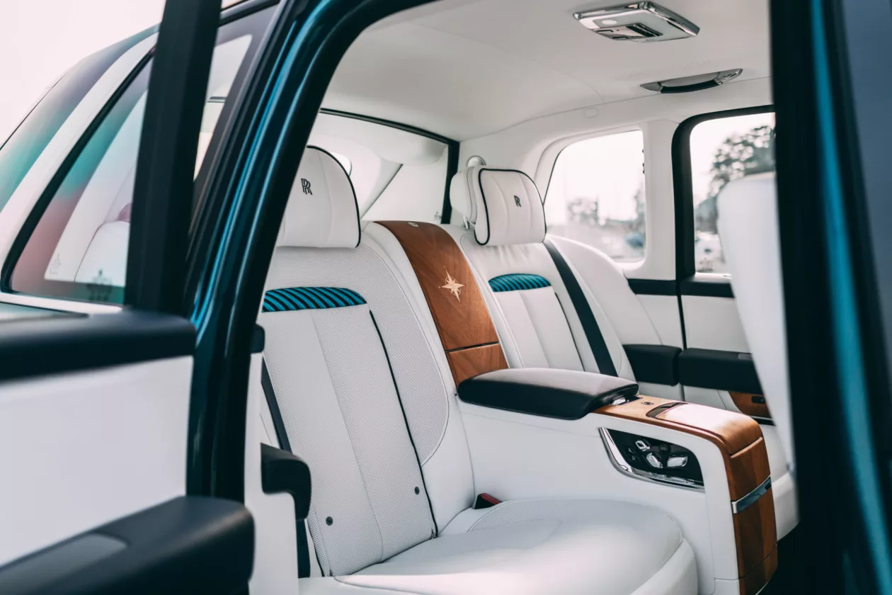 8 Rolls Royce Cullinan Yachting