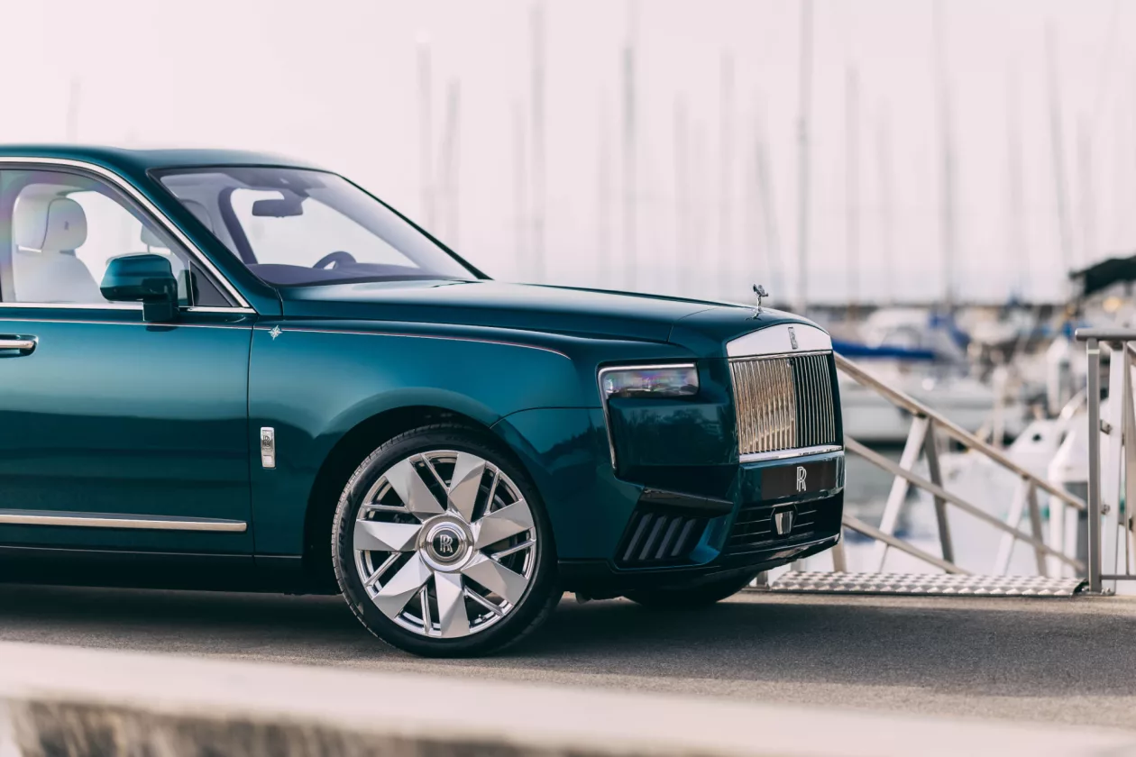 9 Rolls Royce Cullinan Yachting1 Rolls Royce Cullinan Yachting