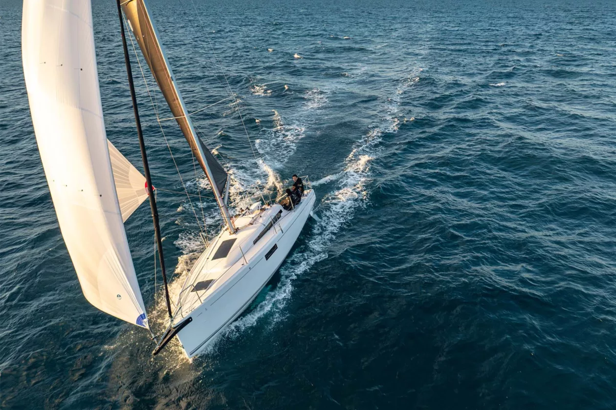 6 BENETEAU First 30