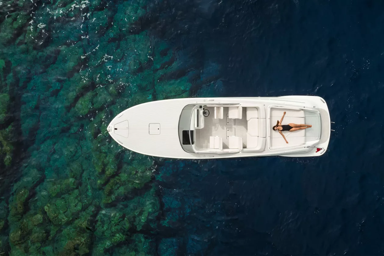 2 Vita Yachts LION