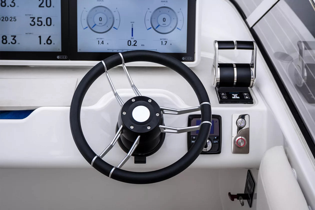 6 Vita Yachts LION