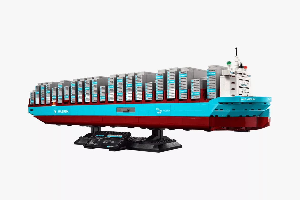 2 LEGO Maersk Dual Fuel Container Vessel