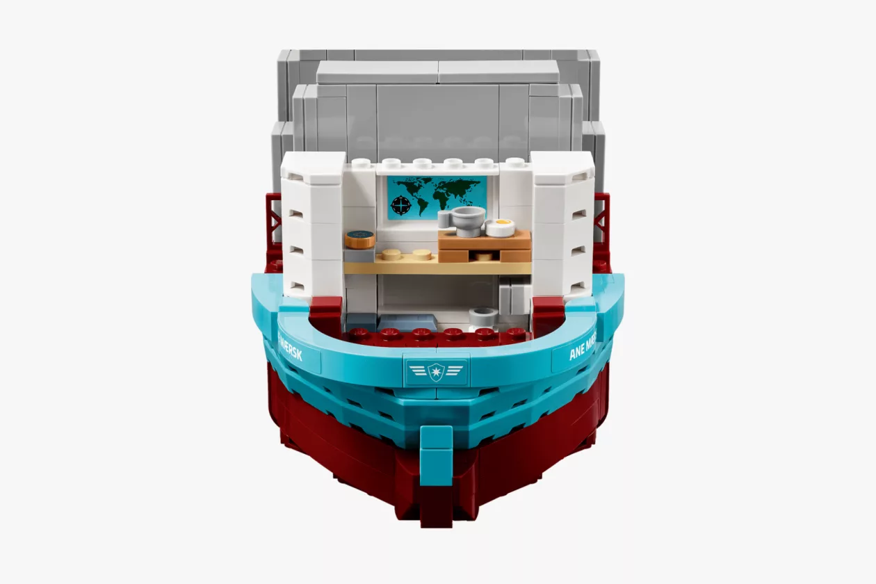 8 LEGO Maersk Dual Fuel Container Vessel