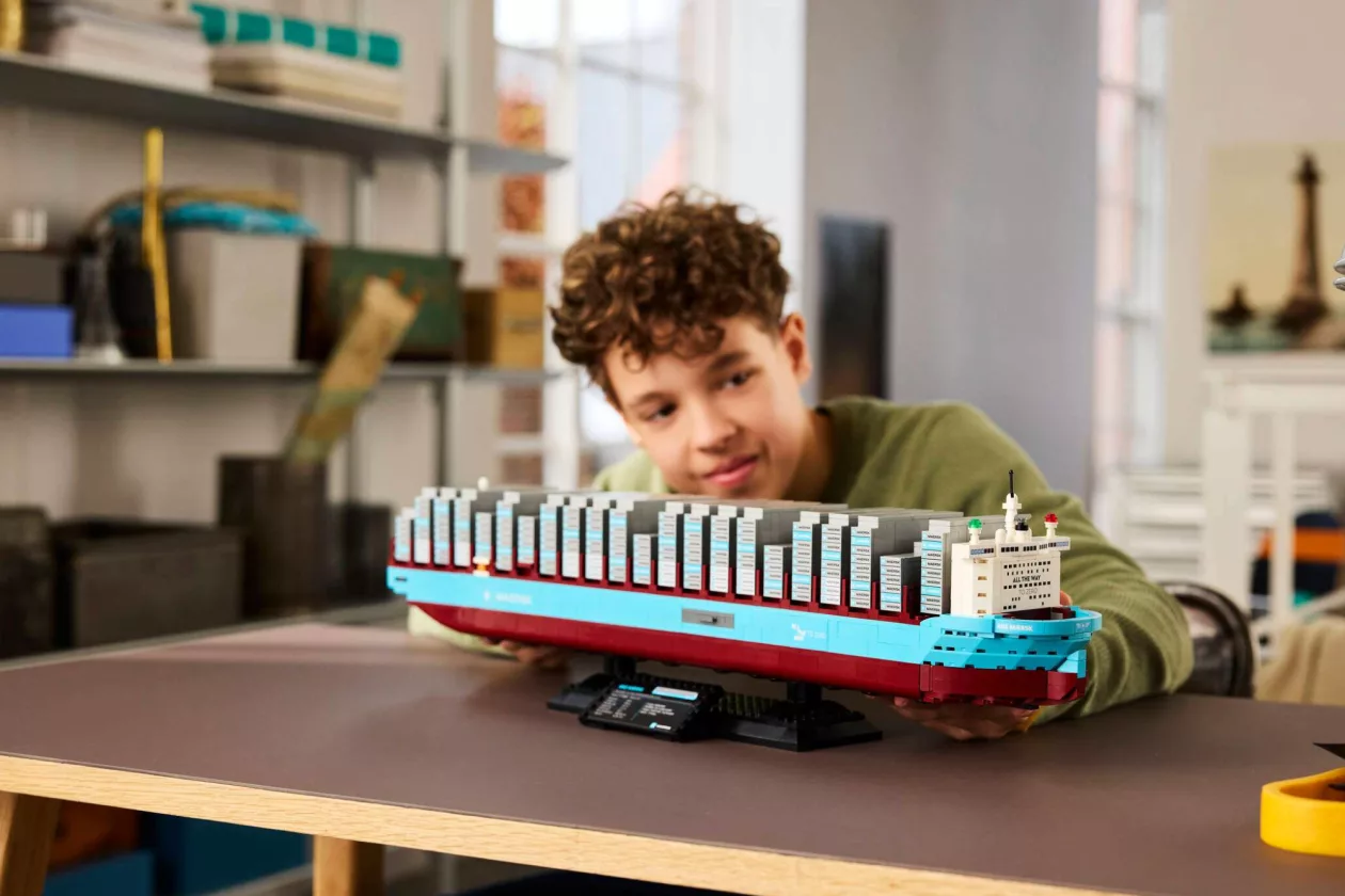 9 LEGO Maersk Dual Fuel Container Vessel