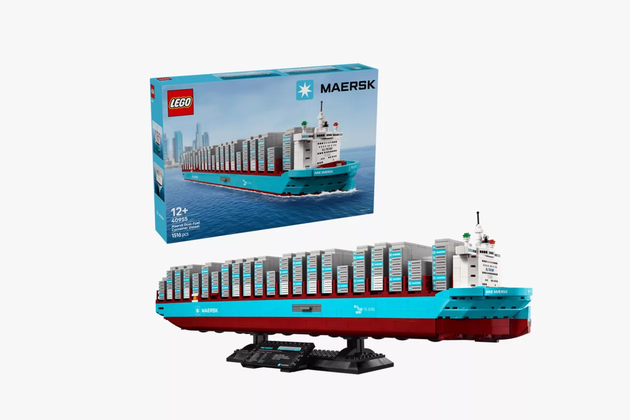 10 LEGO Maersk Dual Fuel Container Vessel